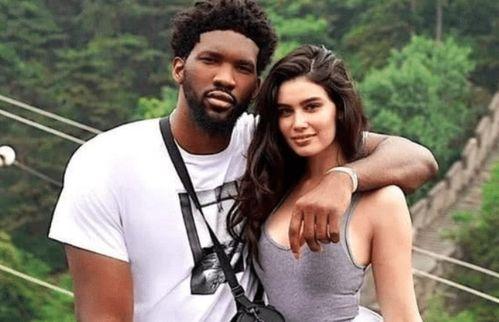 欧美老黑直击白人淫妇体内,黑人直击白人淫妇体内，揭秘禁忌之恋